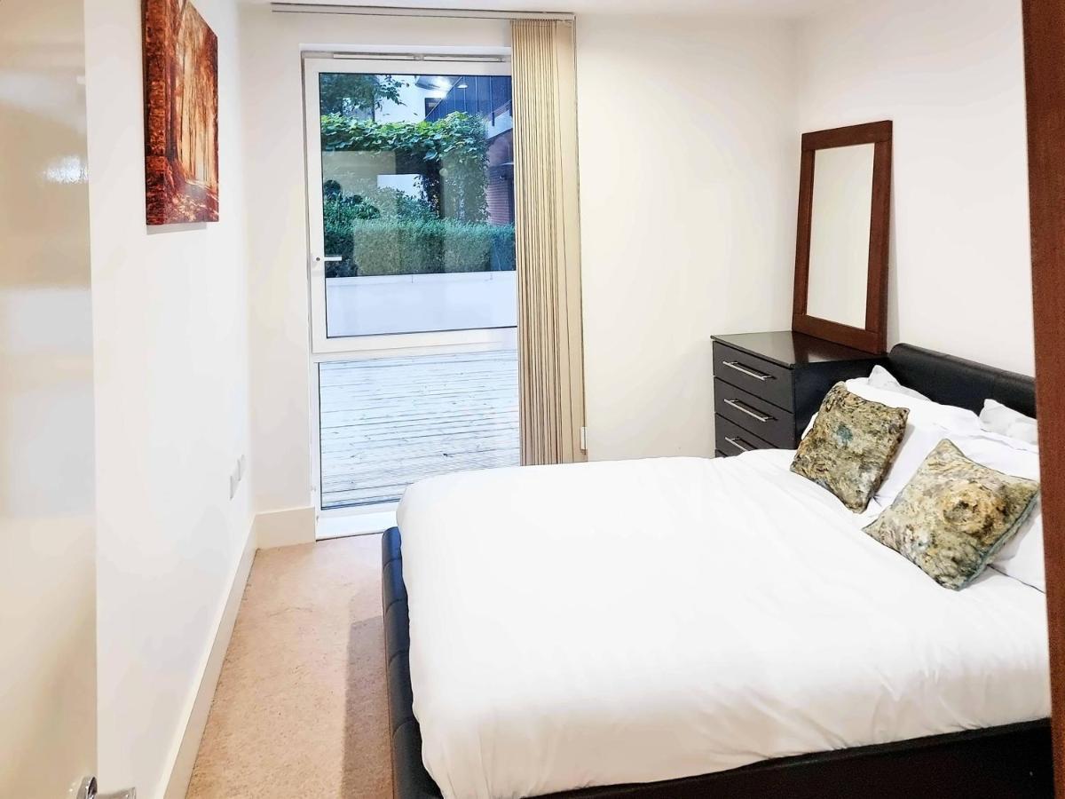 Your Riverside Home 2 With Private Balcony Лондон Экстерьер фото
