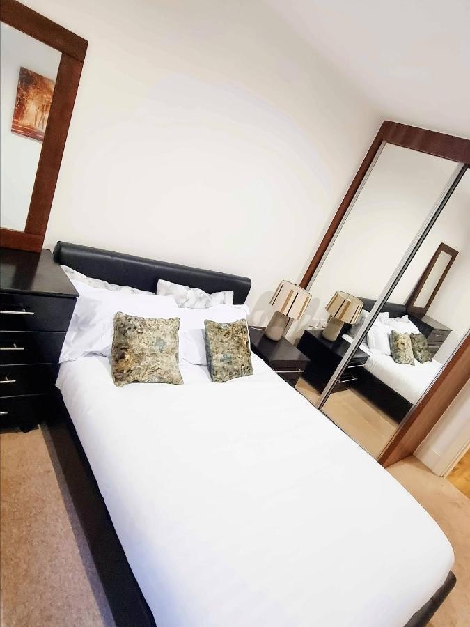 Your Riverside Home 2 With Private Balcony Лондон Экстерьер фото