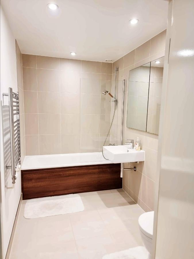 Your Riverside Home 2 With Private Balcony Лондон Экстерьер фото